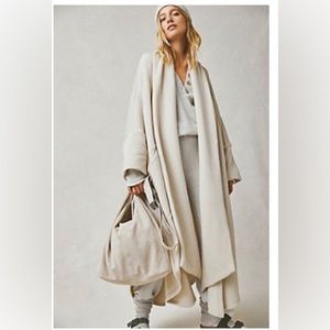 NWT -  FREE PEOPLE - IN FLIGHT PONCHO SIZE MEDIUM/LARGE IN COLOR MORNING OAT